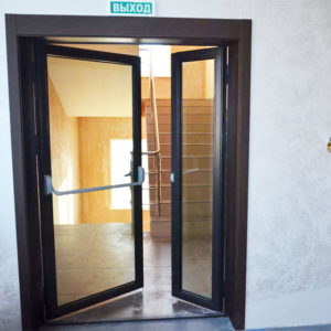 Противопожарная алюминиевая дверь EI 60